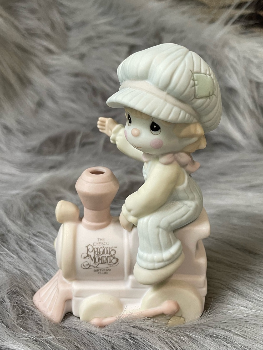 Vintage 1992 Precious Moments figurine